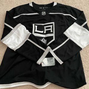 New with tags LA Kings hockey jersey